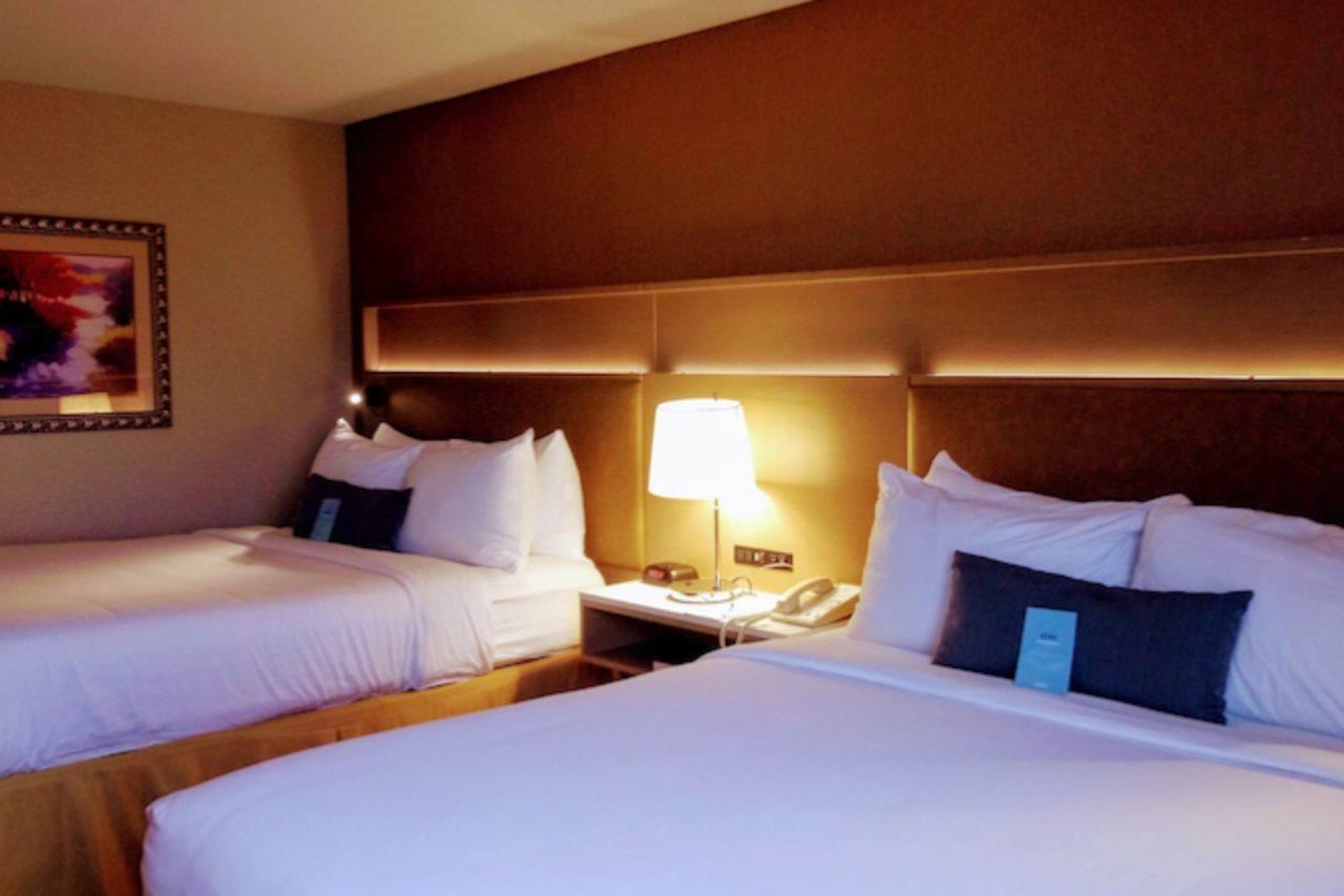 Wyndham Garden Conference Center Champaign - Urbana Hotel Екстериор снимка