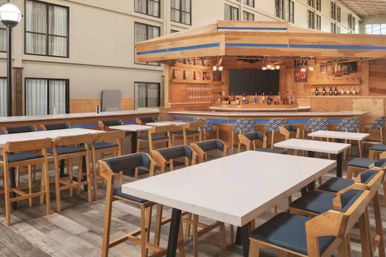 Wyndham Garden Conference Center Champaign - Urbana Hotel Екстериор снимка