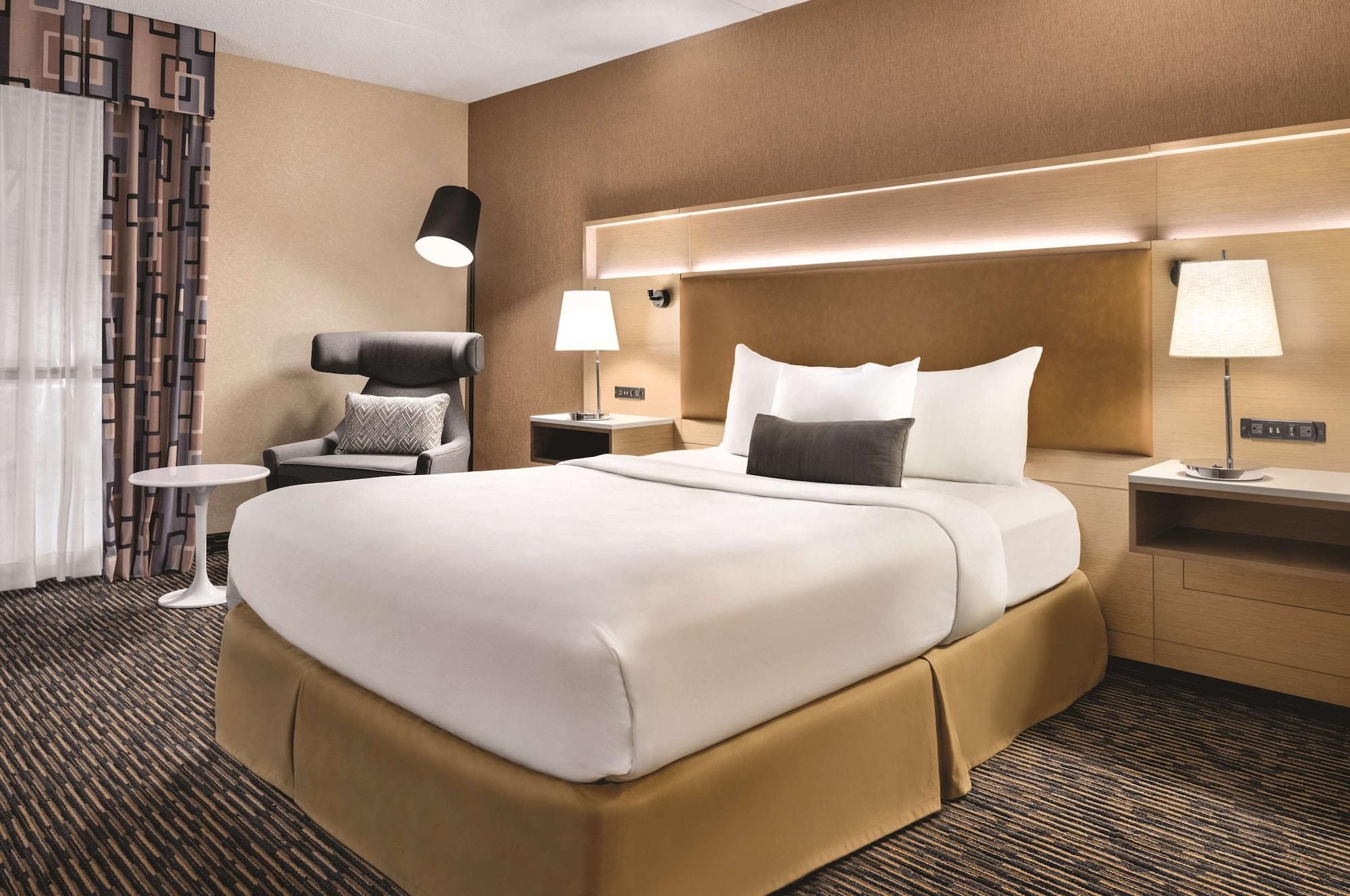 Wyndham Garden Conference Center Champaign - Urbana Hotel Екстериор снимка