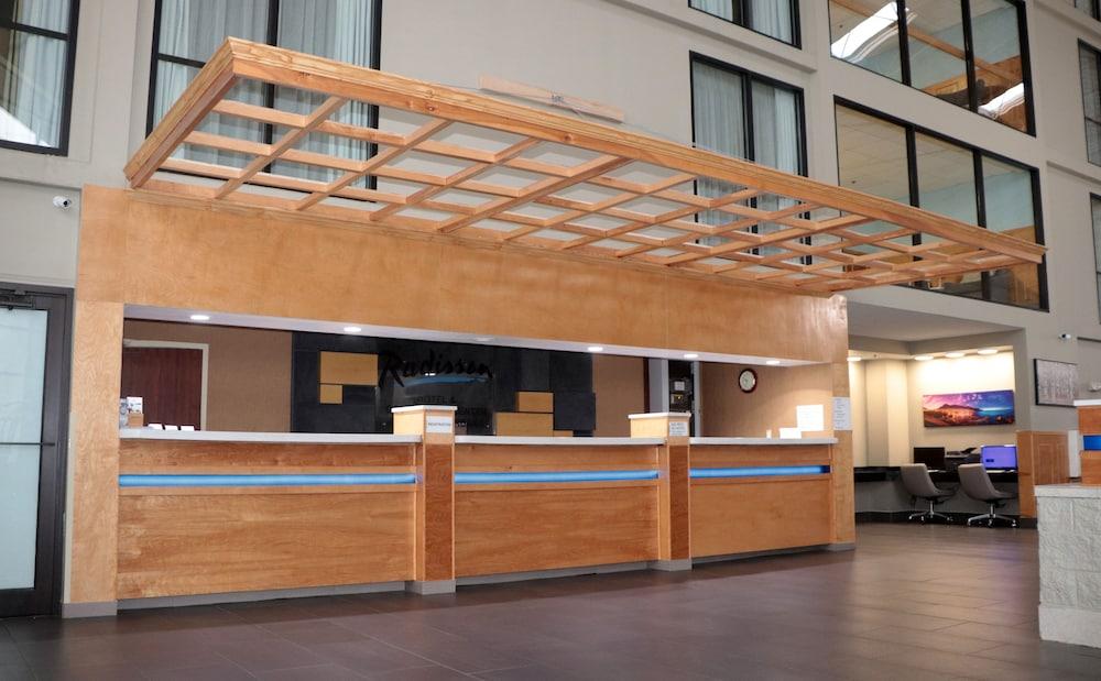 Wyndham Garden Conference Center Champaign - Urbana Hotel Екстериор снимка