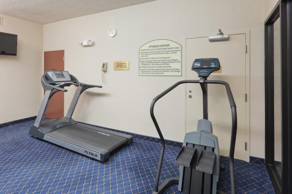 Wyndham Garden Conference Center Champaign - Urbana Hotel Екстериор снимка