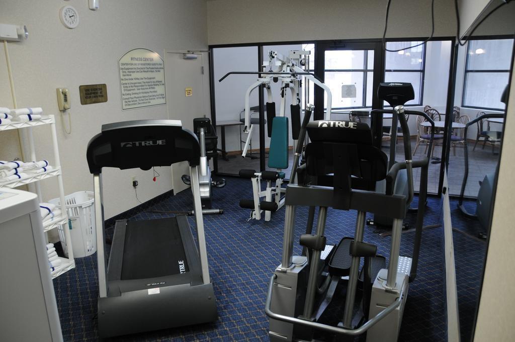 Wyndham Garden Conference Center Champaign - Urbana Hotel Екстериор снимка