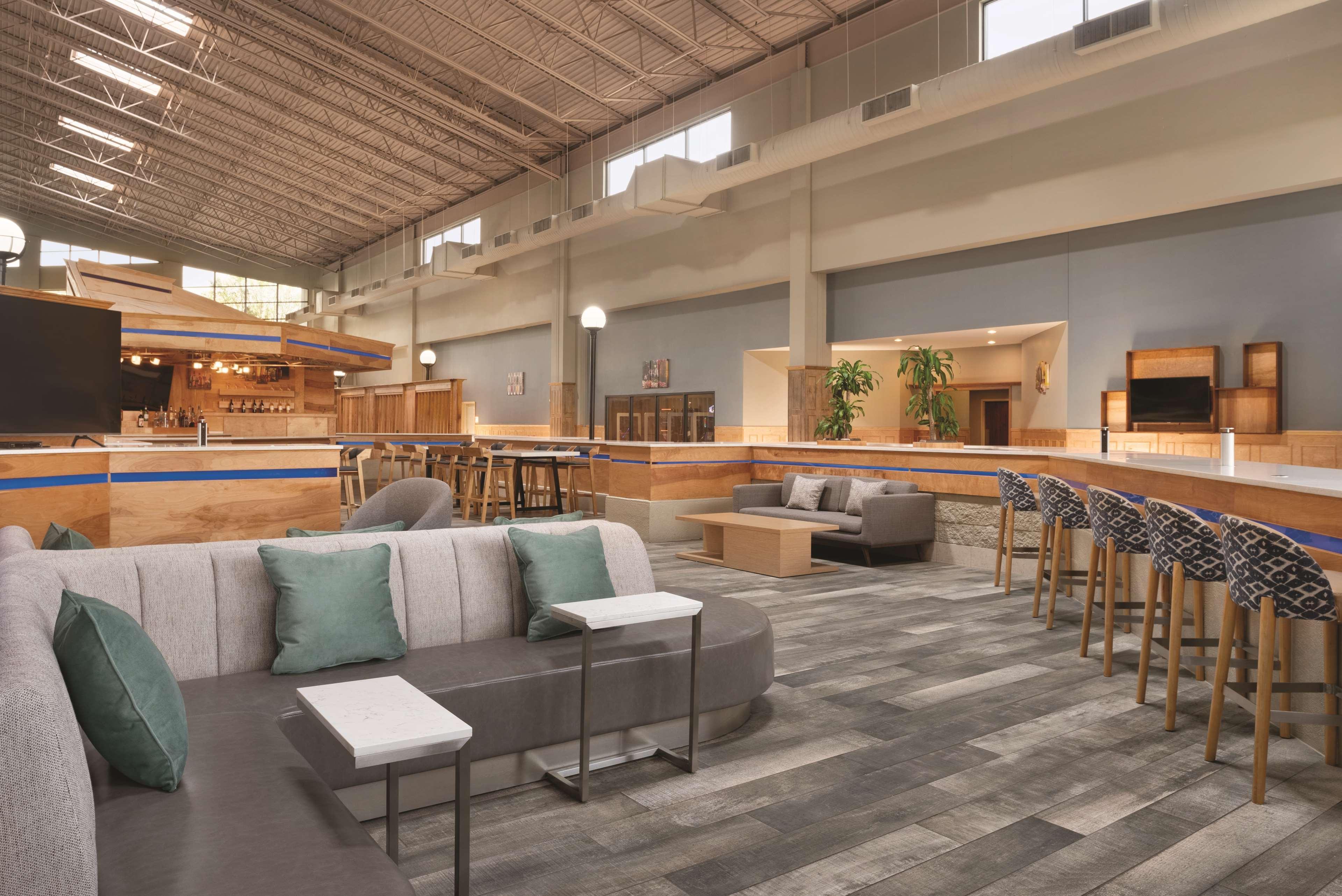 Wyndham Garden Conference Center Champaign - Urbana Hotel Екстериор снимка