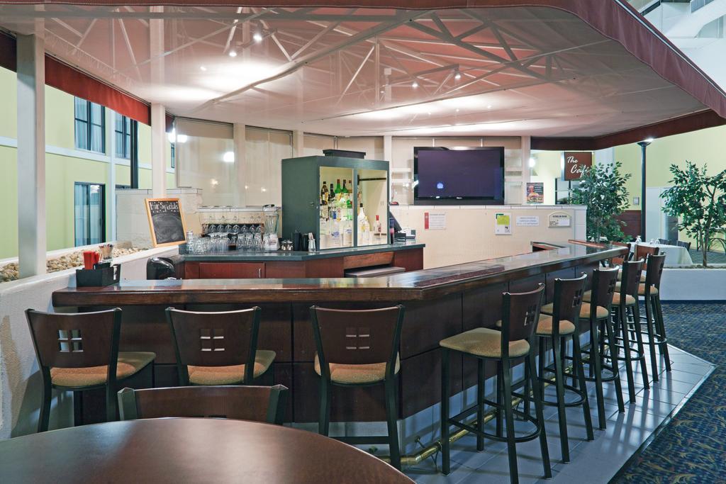 Wyndham Garden Conference Center Champaign - Urbana Hotel Екстериор снимка