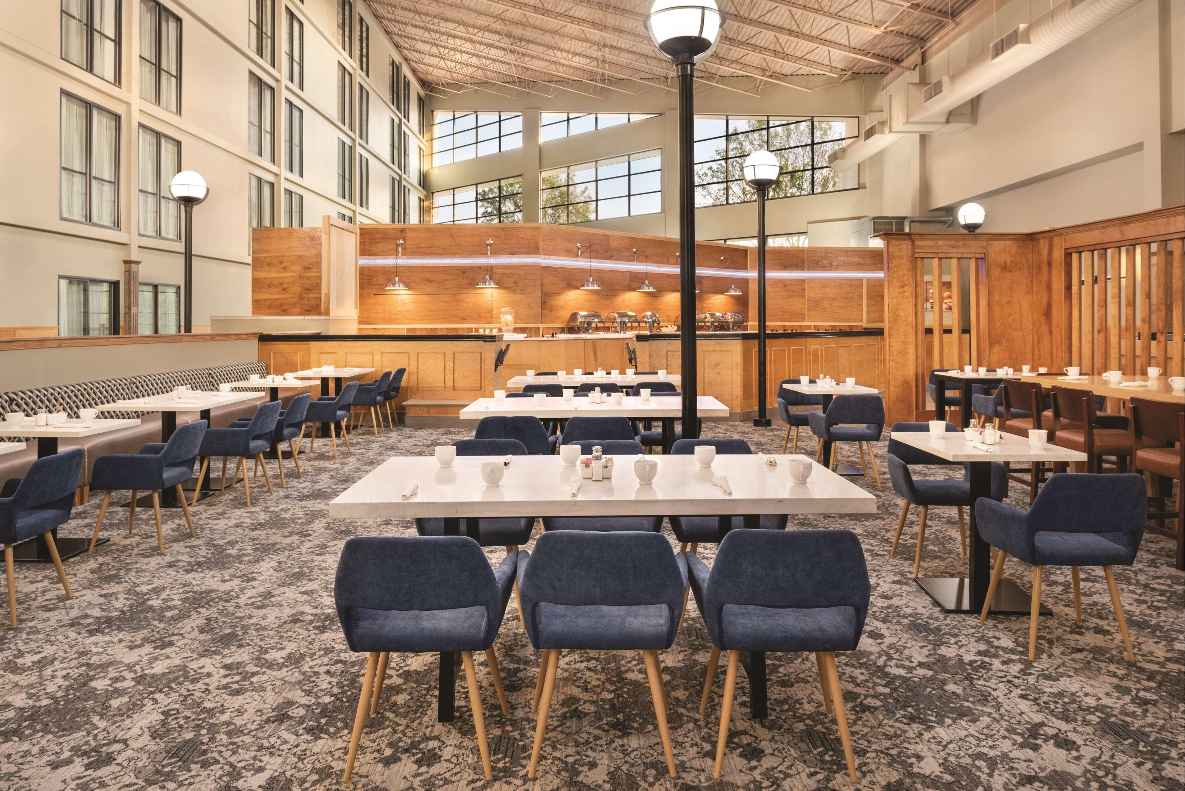 Wyndham Garden Conference Center Champaign - Urbana Hotel Екстериор снимка