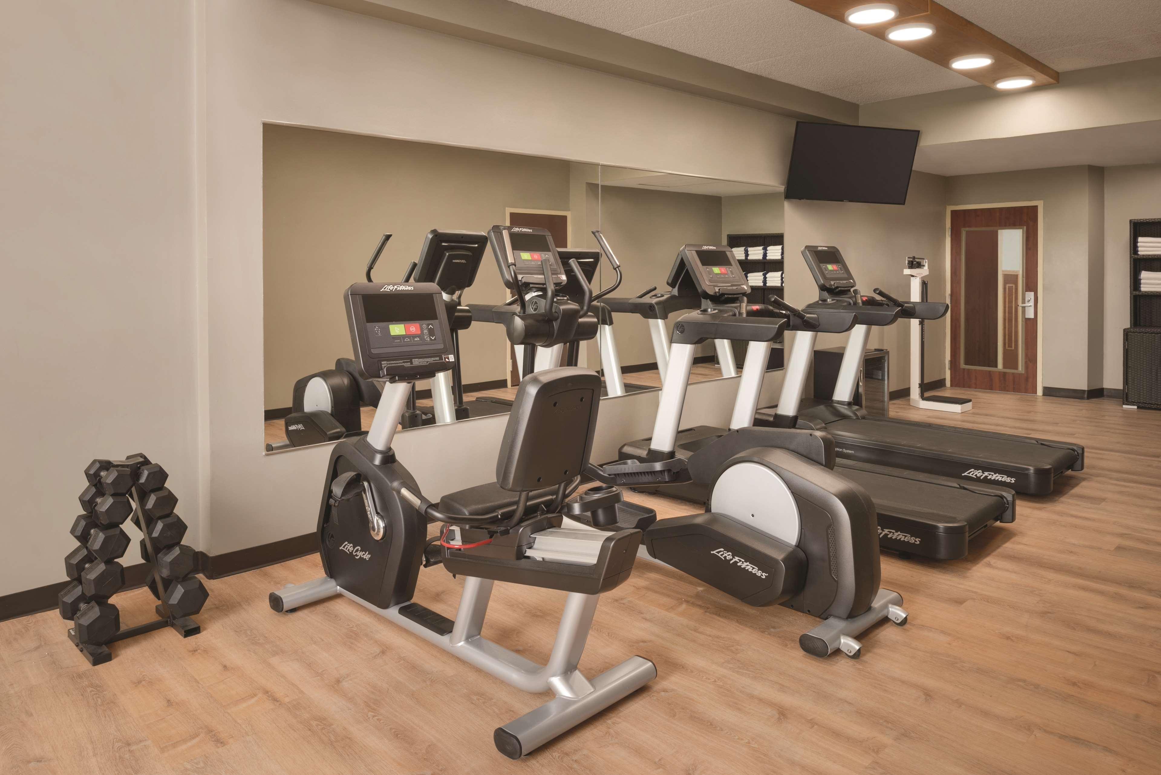 Wyndham Garden Conference Center Champaign - Urbana Hotel Екстериор снимка