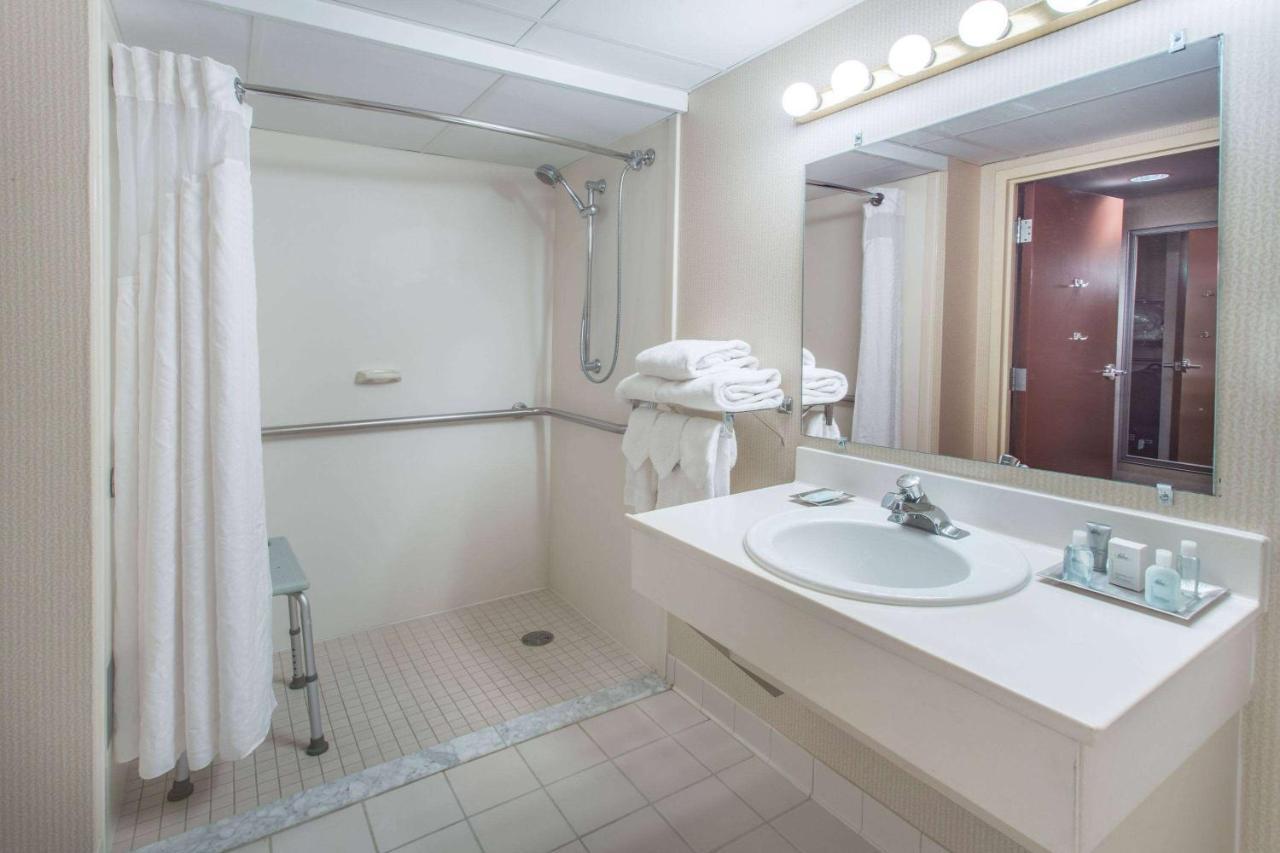 Wyndham Garden Conference Center Champaign - Urbana Hotel Екстериор снимка