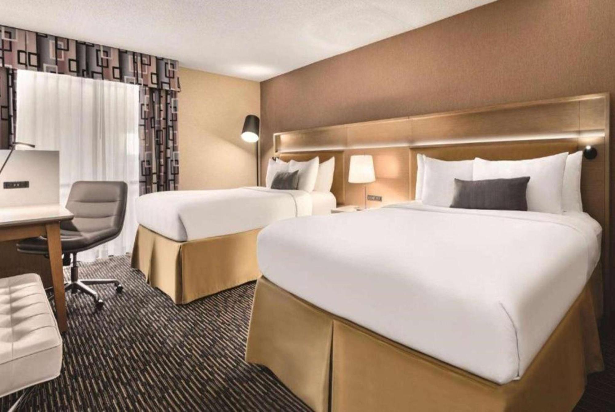 Wyndham Garden Conference Center Champaign - Urbana Hotel Екстериор снимка