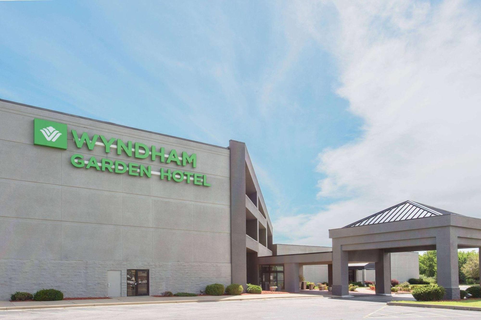 Wyndham Garden Conference Center Champaign - Urbana Hotel Екстериор снимка