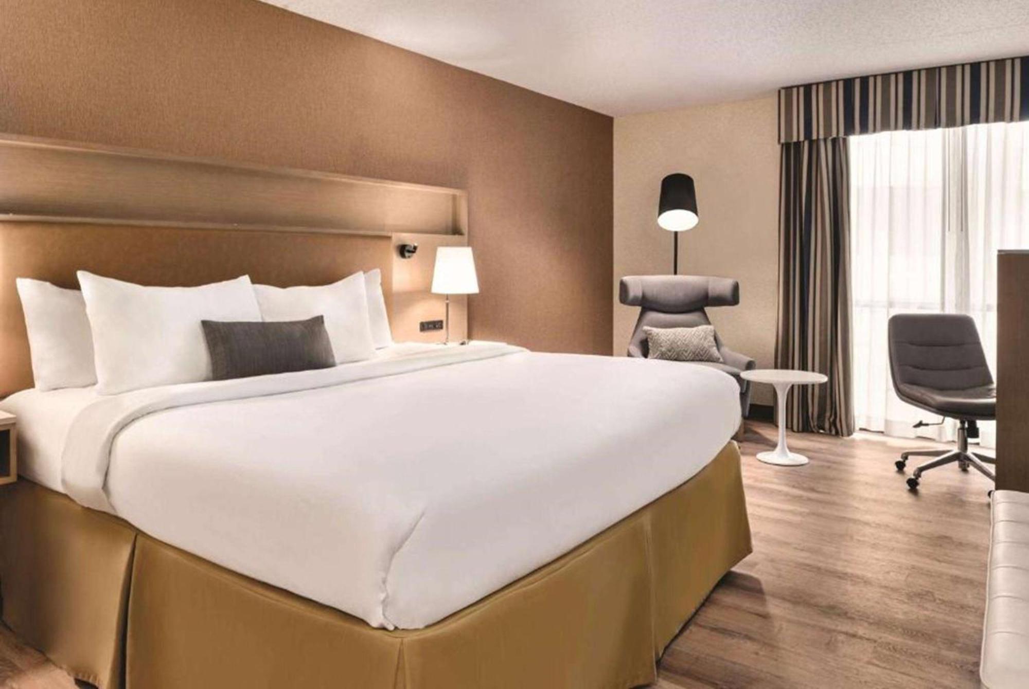 Wyndham Garden Conference Center Champaign - Urbana Hotel Екстериор снимка