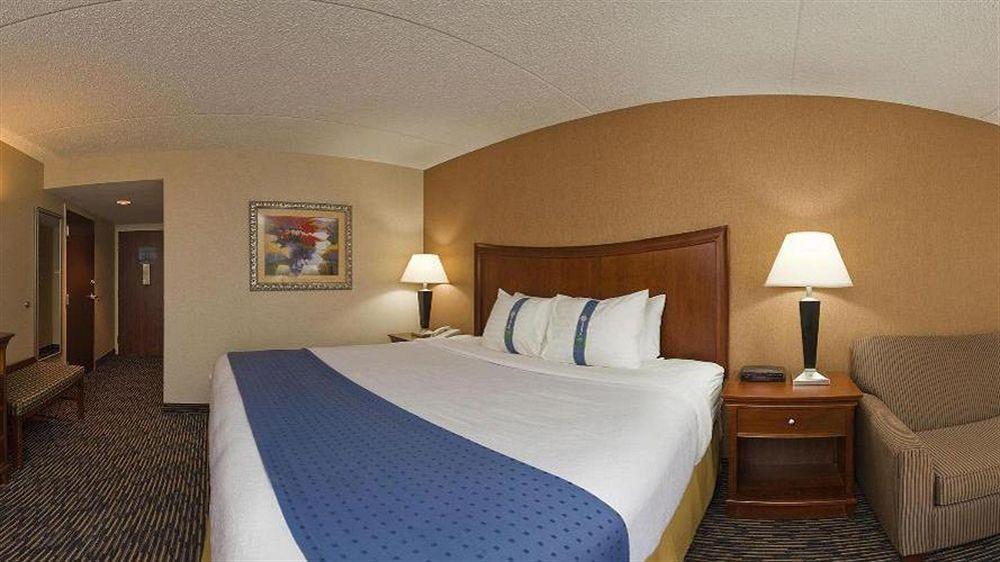 Wyndham Garden Conference Center Champaign - Urbana Hotel Екстериор снимка