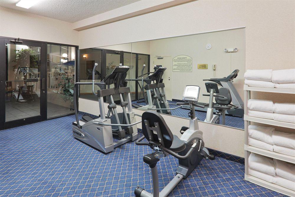 Wyndham Garden Conference Center Champaign - Urbana Hotel Екстериор снимка