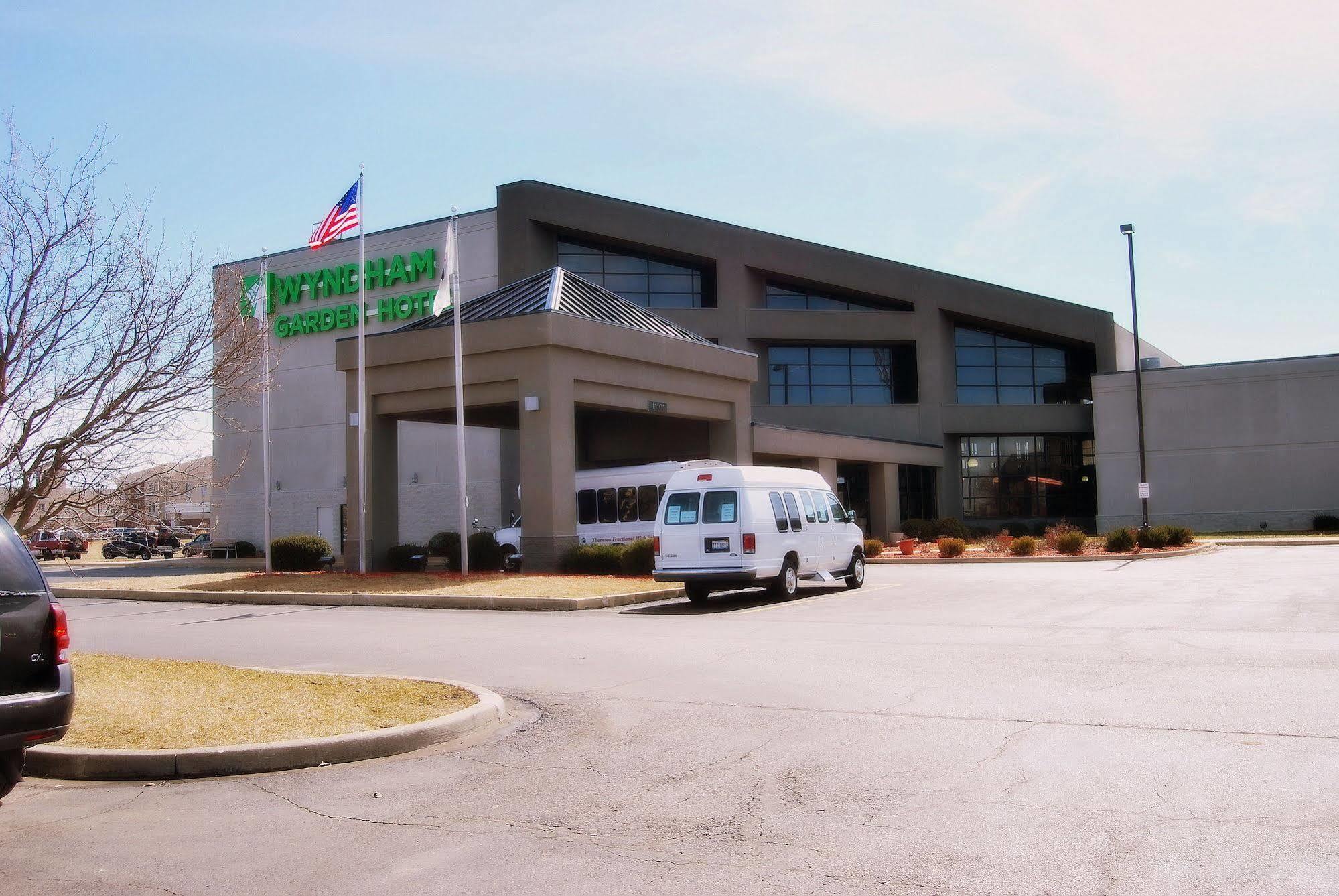Wyndham Garden Conference Center Champaign - Urbana Hotel Екстериор снимка