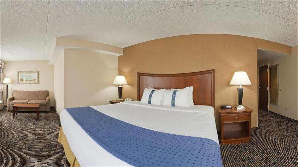 Wyndham Garden Conference Center Champaign - Urbana Hotel Екстериор снимка